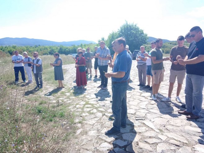 U Garavicama održan je parastos žrtvama ustaškog terora u Drugom svjetskim ratu U Garavicama održan je parastos žrtvama ustaškog terora u Drugom svjetskim ratu