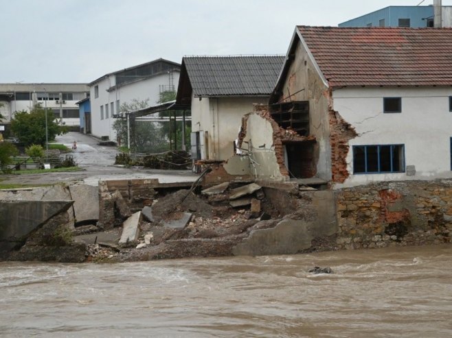 Поплаве у Словенији (Фото: EPA/ZIGA ZIVULOVIC JR) Поплаве у Словенији (Фото: EPA/ZIGA ZIVULOVIC JR) -