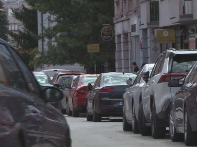 Бањалука: Несавјесни возачи паркирају аутомобиле и на улазу у вртић (ВИДЕО)