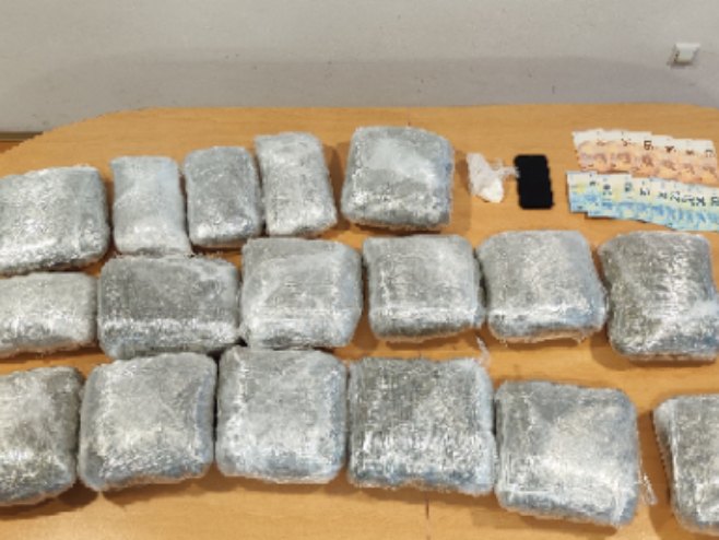 На граници Црне Горе и БиХ заплијењено 25 килограма марихуане