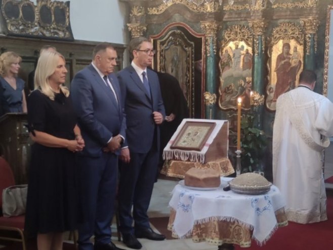 Цвијановић, Додик и Вучић у Сентандреји Цвијановић, Додик и Вучић у Сентандреји - Фото: Тwitter