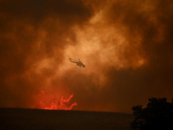 Пожар у Александрополису (Фото: EPA-EFE/DIMITRIS ALEXOUDIS) 