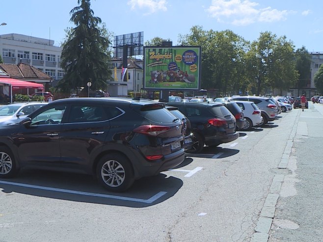 Скупљи паркинг у Бањалуци