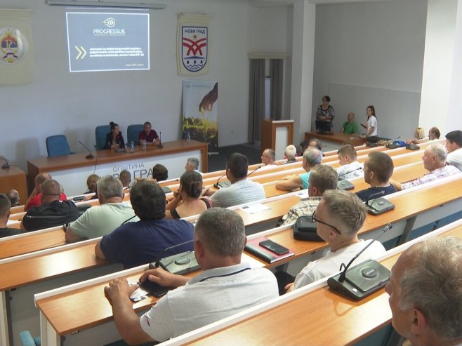 Нови Град - набавка мађарске механизације - Фото: РТРС