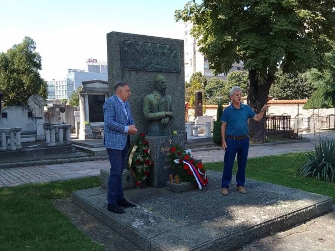 Beograd - polaganje vijenaca na Kočićev spomenik (Foto: RTRS)