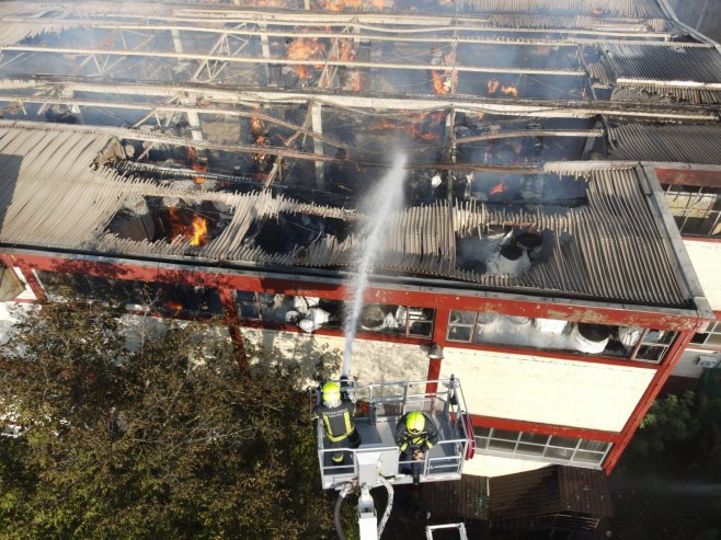 Пожар - Целекс (фото:ZIPA AGENCY/Borislav Zdrinja) - 