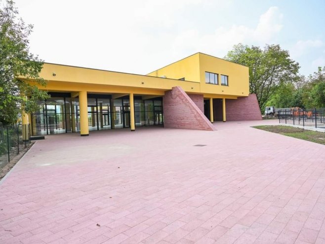 Новоизграђена школа у насељу Ада (Фото: banjaluka.rs.ba) - 