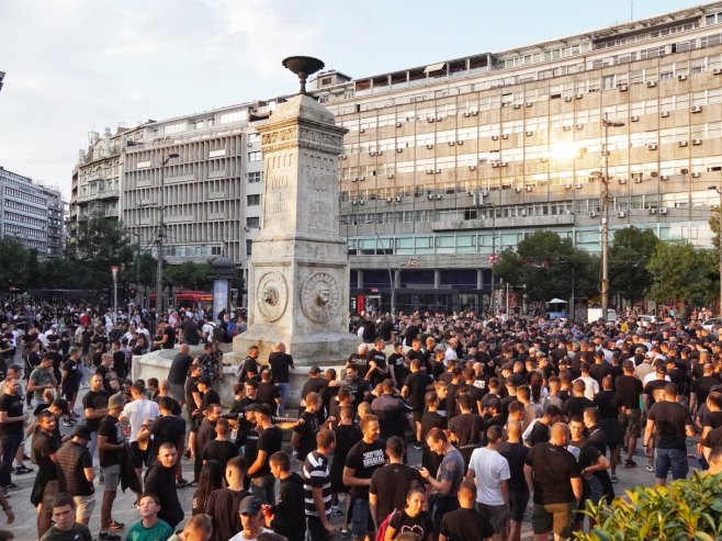 Навијачи ФК Партизан (фото: TANJUG/ VLADIMIR ŠPORČIĆ) - 