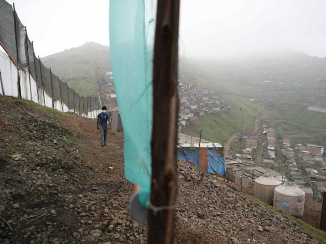"Зид срама" у Лими (Фото: EPA-EFE/Paolo Aguilar) - 