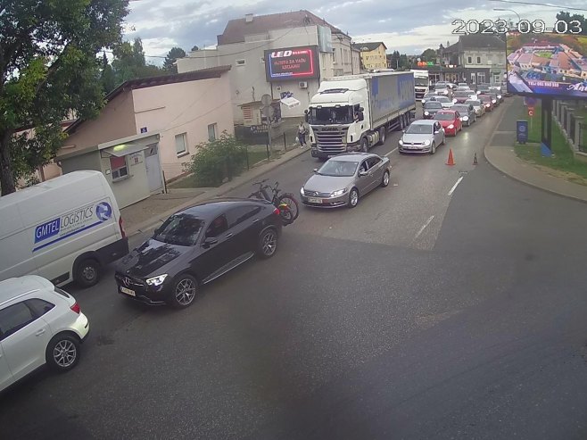 Гранични прелаз Градишка – излаз из Српске (фото: ams-rs.com) Гранични прелаз Градишка – излаз из Српске (фото: ams-rs.com) -