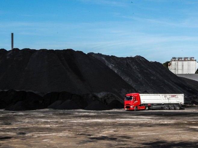 Камион (Фото: EPA-EFE/TERESA SUAREZ/илустрација) - 