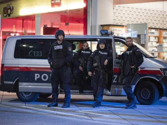 Аустријска полиција (Фото: EPA-EFE/CHRISTIAN BRUNA) Аустријска полиција (Фото: EPA-EFE/CHRISTIAN BRUNA) -