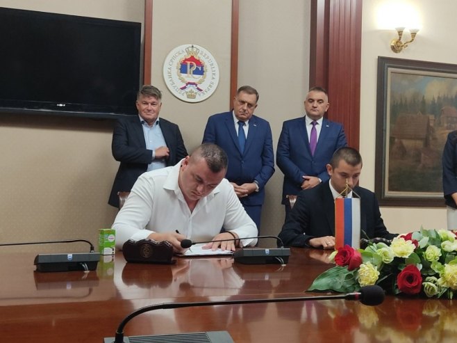 Потписивање уговора Потписивање уговора - Фото: РТРС