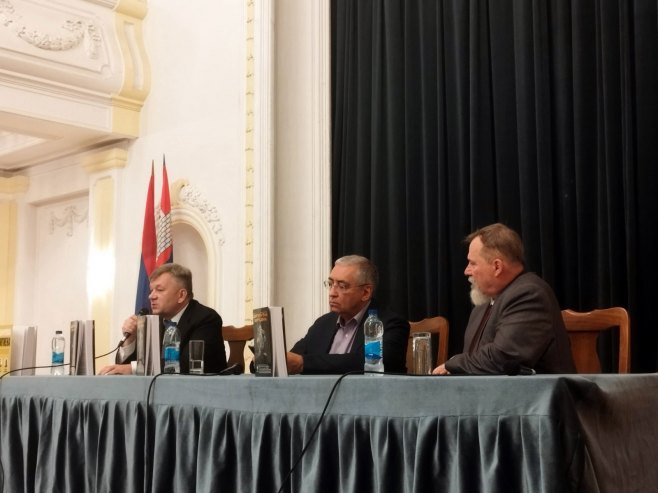 Промоцији књиге "Дигитална хигијена" у Културном центру Бански двор Промоцији књиге "Дигитална хигијена" у Културном центру Бански двор - Фото: СРНА