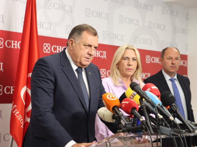 Конференција за новинаре након сједнице ИК СНСД (Фото: ZIPAPHOTO/Borislav Zdrinja) Конференција за новинаре након сједнице ИК СНСД (Фото: ZIPAPHOTO/Borislav Zdrinja) -