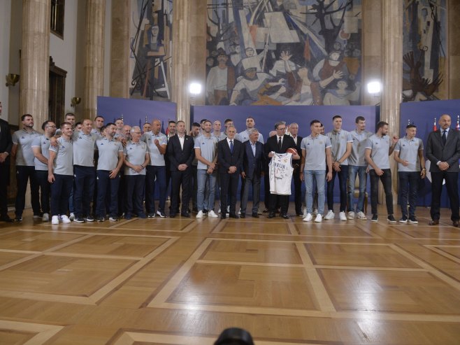 Пријем кошаркаша Србије код Александра Вучића (Фото: TANJUG/ RADE PRELIĆ/ bg) Пријем кошаркаша Србије код Александра Вучића (Фото: TANJUG/ RADE PRELIĆ/ bg) -