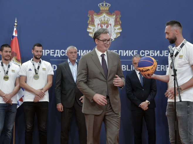 Пријем за српске баскеташе код Вучића (Фото: Танјуг/Раде Прелић) Пријем за српске баскеташе код Вучића (Фото: Танјуг/Раде Прелић) -