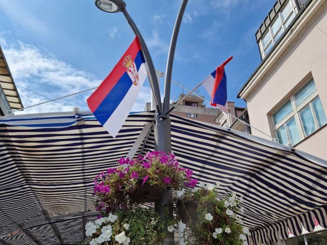 Заставе за Дан српског јединства - Фото: РТРС