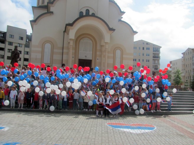 Балони у знак Дана српског јединства