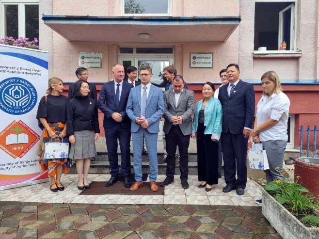 Делегација Кине у посјети Пољопривредном факултету у Бањалуци Делегација Кине у посјети Пољопривредном факултету у Бањалуци - Фото: РТРС