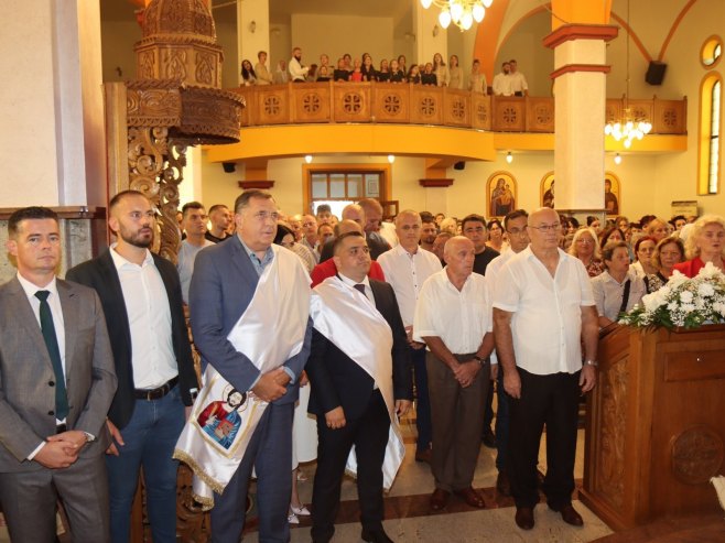 Додик на освештању парохијског дома у Лакташима - Фото: predsjednikrs.rs/Borislav Zdrinja