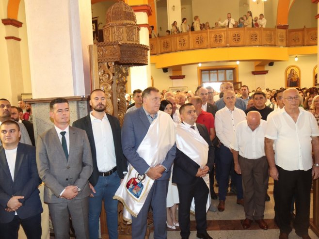 Dodik na osveštanju parohijskog doma u Laktašima (Foto: predsjednikrs.net/B.Zdrinja)