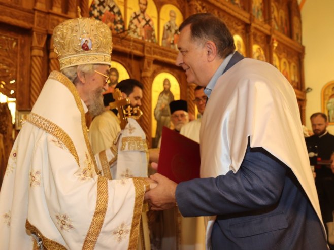 Dodik i vladika Јefrem na osveštanju parohijskog doma u Laktašima (Foto: predsjednikrs.net/B.Zdrinja)