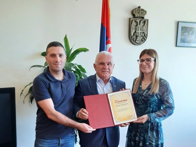 Уручена Плакета Уручена Плакета - Фото: Уступљена фотографија