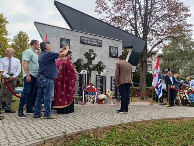 Старчевица-полагање вијенаца Старчевица-полагање вијенаца - Фото: РТРС