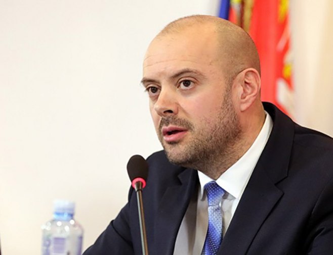 Радановић: ЦИК незаконито одузео мандат Немањи Давидовићу