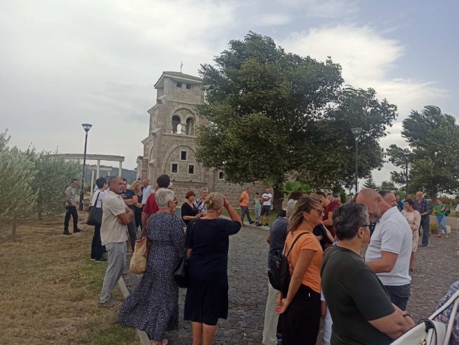 Prebilovci - doček patrijarha Porfirija (Foto: RTRS)