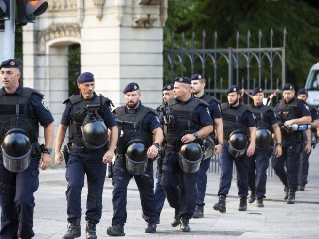 Полиција Хрватске (Фото: EPA-EFE/DANIEL KASAP) Полиција Хрватске (Фото: EPA-EFE/DANIEL KASAP) -