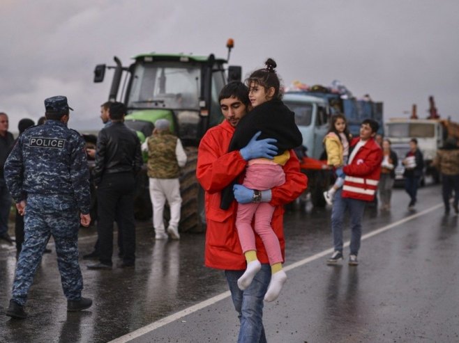 Избјеглице из Нагорно Карабаха (Фото: EPA-EFE/NAREK ALEKSANYAN) Избјеглице из Нагорно Карабаха (Фото: EPA-EFE/NAREK ALEKSANYAN) -