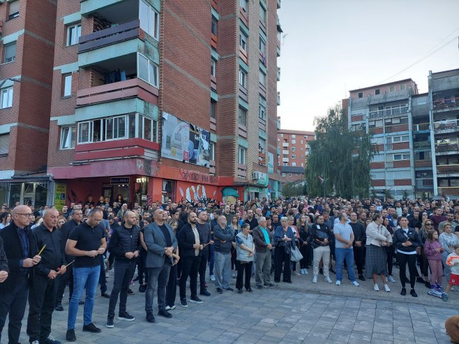 Паљење свијећа на КиМ (Фото: TANJUG/ STR/bs) Паљење свијећа на КиМ (Фото: TANJUG/ STR/bs) -