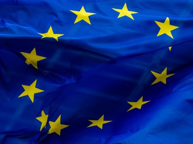 Застава ЕУ (Фото: EPA-EFE/STEPHANIE LECOCQ) - 
