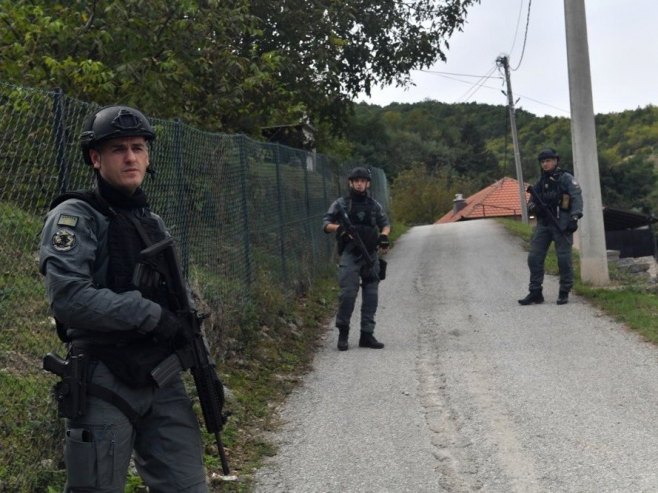 тзв. косовска полиција (фото:EPA-EFE/GEORGI LICOVSKI) - 