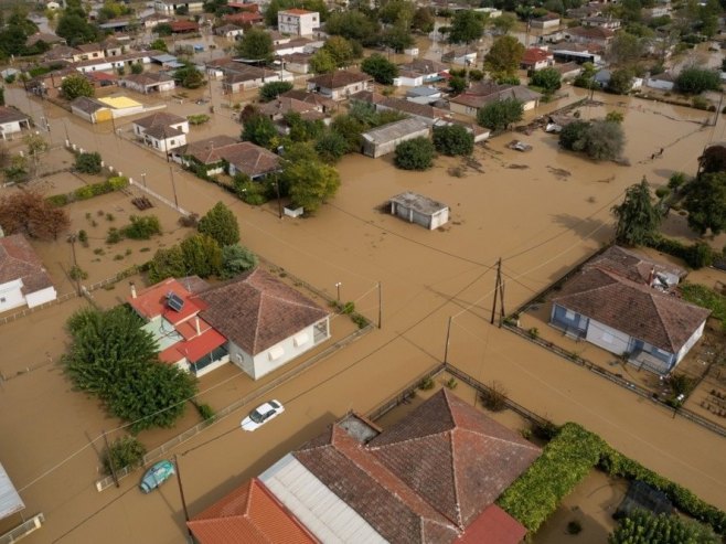 Грчка: Поплављене куће и оштећени путеви усљед невремена