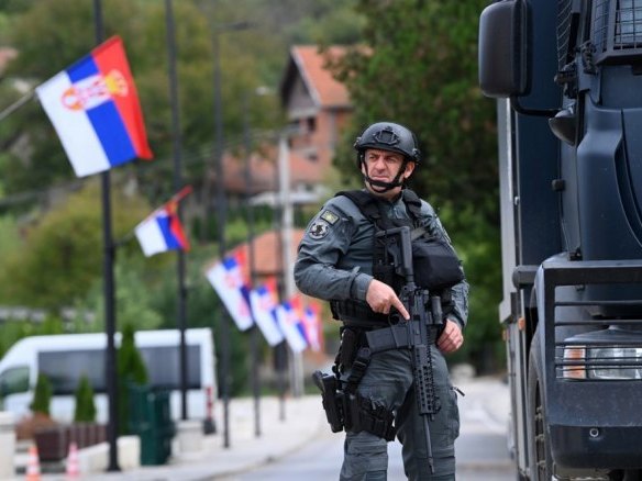 Полиција Косова у Бањској (ФОТО: EPA-EFE/GEORGI LICOVSKI) Полиција Косова у Бањској (ФОТО: EPA-EFE/GEORGI LICOVSKI) -