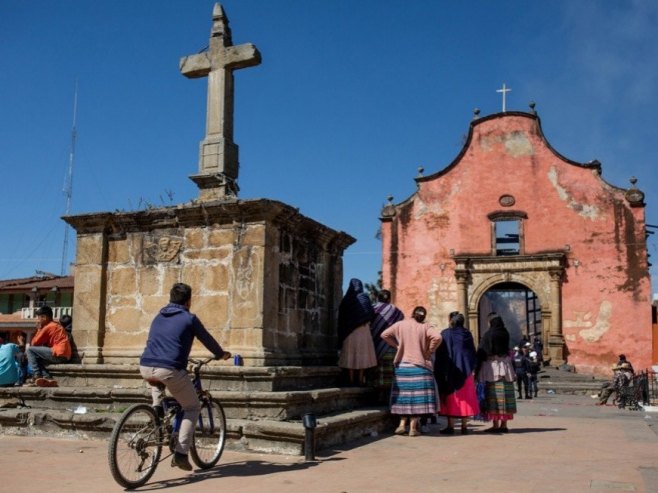 Урушио се кров цркве у Мексику, најмање девет погинулих, а 40 повријеђених (ВИДЕО)
