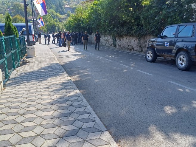 Специјална јединица полиције тзв. Косова почела претрес у Бањској и околини (ФОТО)
