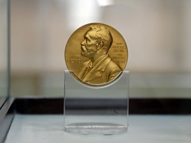 Нобелову награду за физику добило троје научника