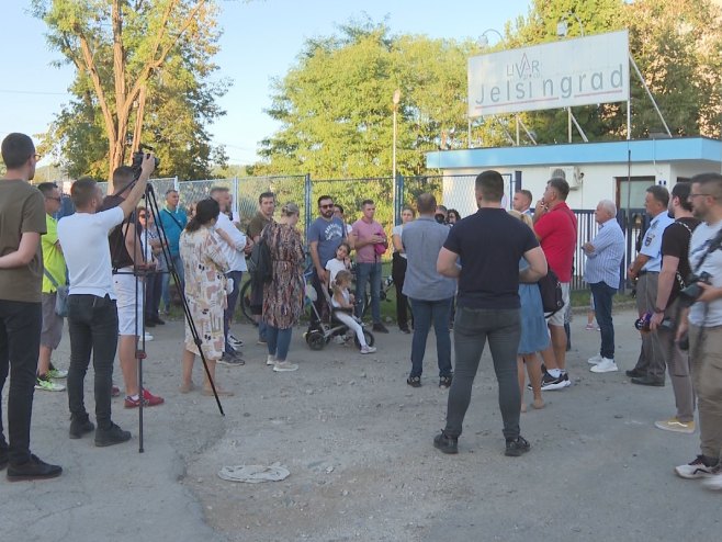 Протест у Лазареву - мјештани се жале на смрад из Јелшинграда (ВИДЕО)