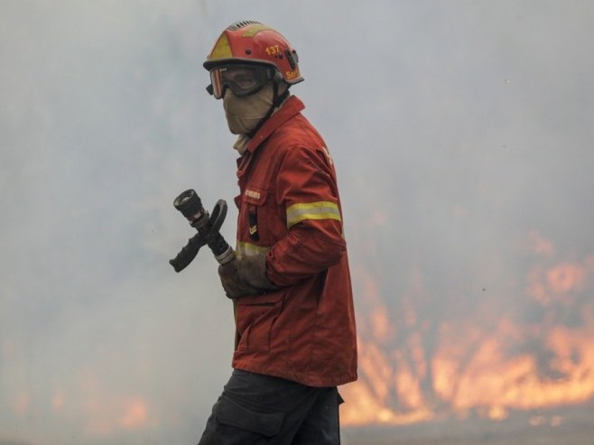 Ватрогасац (Фото: EPA/PAULO CUNHA, илустрација) Ватрогасац (Фото: EPA/PAULO CUNHA, илустрација) -