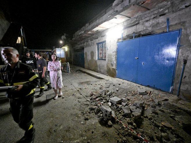 Земљотрес у Напуљу (Фото: EPA-EFE/CIRO FUSCO) Земљотрес у Напуљу (Фото: EPA-EFE/CIRO FUSCO) -