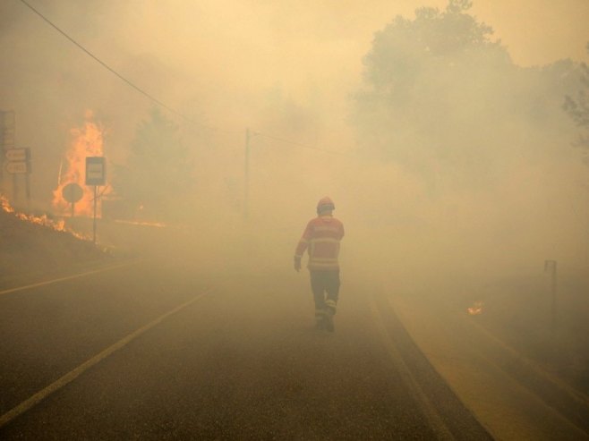 Ватрогасац (Фото: EPA-EFE/PAULO CUNHA/илустрација) Ватрогасац (Фото: EPA-EFE/PAULO CUNHA/илустрација) -