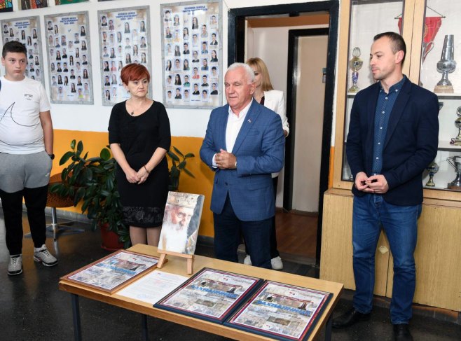 Невесиње - Захвалнице Основној школи "Ристо Пророковић" Невесиње - Захвалнице Основној школи "Ристо Пророковић" - Фото: СРНА