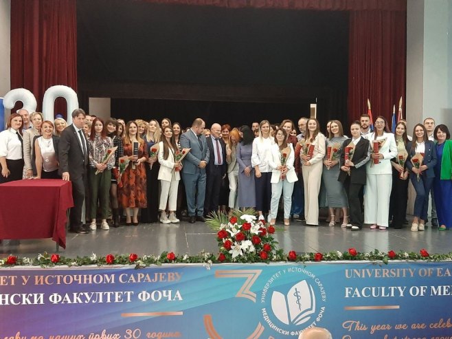 Фоча - уручене дипломе Фоча - уручене дипломе - Фото: СРНА