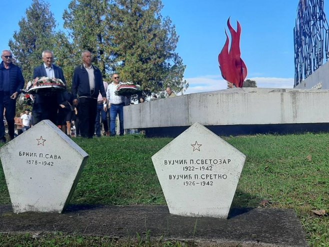 Полагање вијенаца (Фото: РТРС)