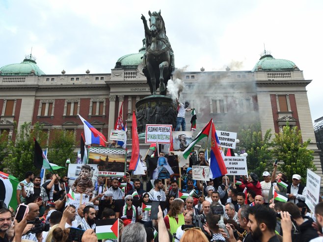 Протест подршке народу Палестине у Београду (Фото: TANJUG/TARA RADOVANOVIĆ) - 