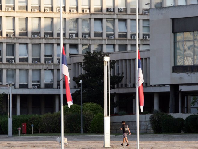 Застава Србије на пола копља (Фото: Танјуг/Сава Радовановић) Застава Србије на пола копља (Фото: Танјуг/Сава Радовановић) -